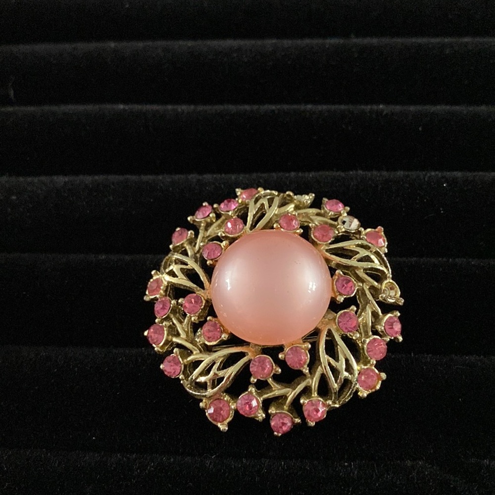 Vintage women brooch